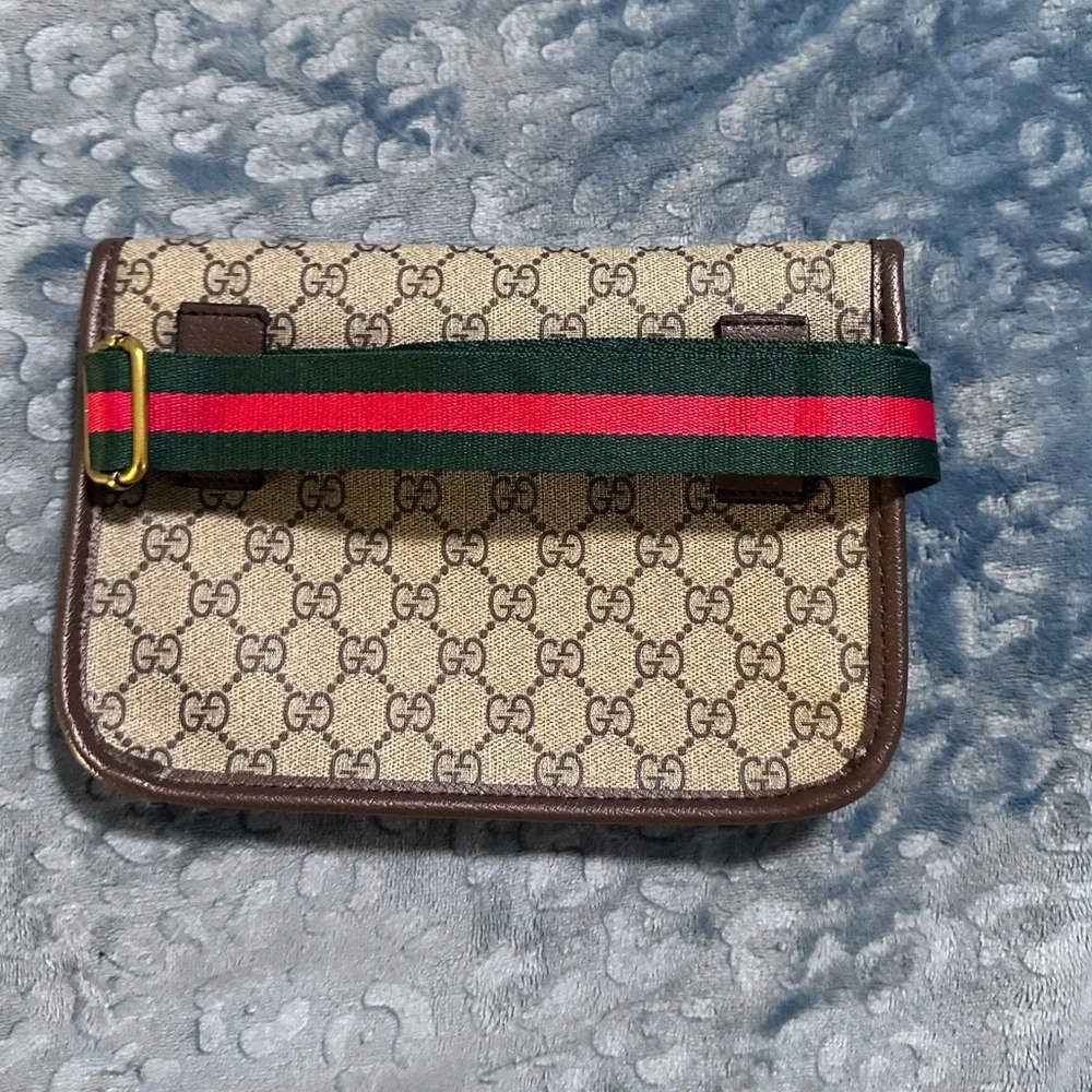 Gucci Brown and Beige Monogram Pouch - Picture 2 of 6
